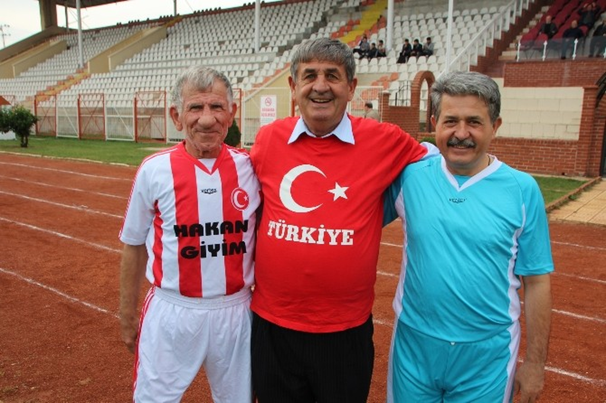 Şöhretler 23 Nisan\'da Sahaya İniyor