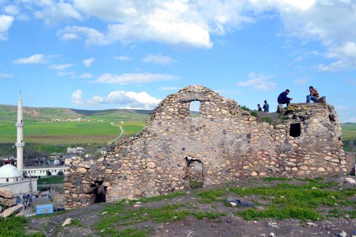 Tarihi Manastırda Define Kazısı Yapan 3 Kişi Yakalandı