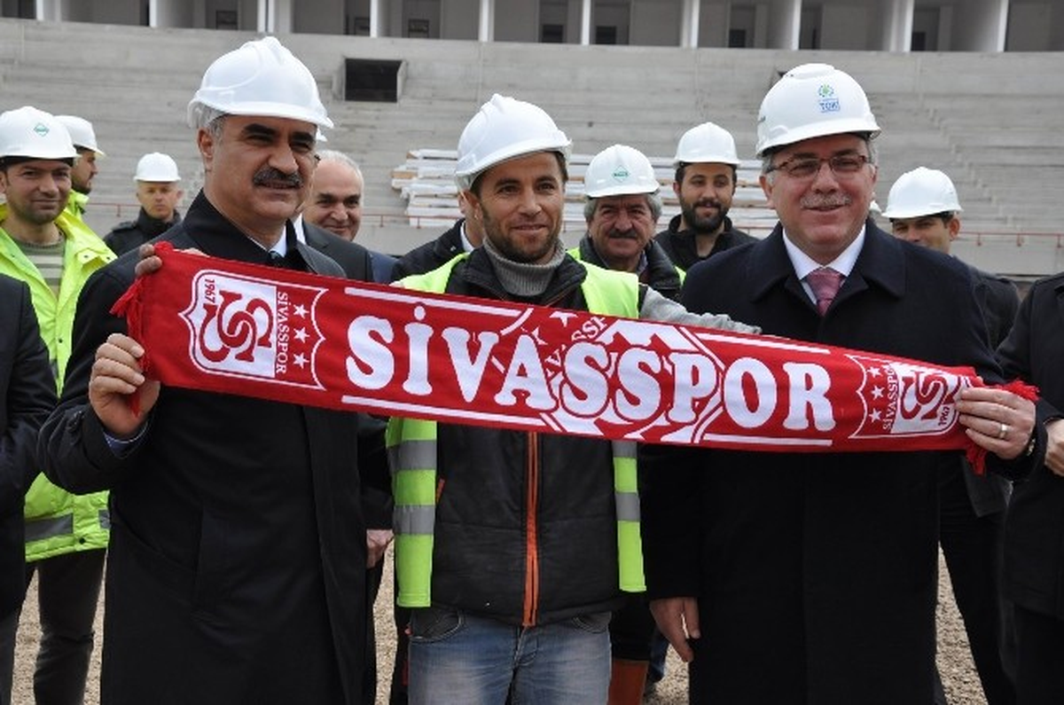 TOKİ Başkanı Turan, Türkiye\'nin İlk \'Ekolojik Stadı\' İnceledi