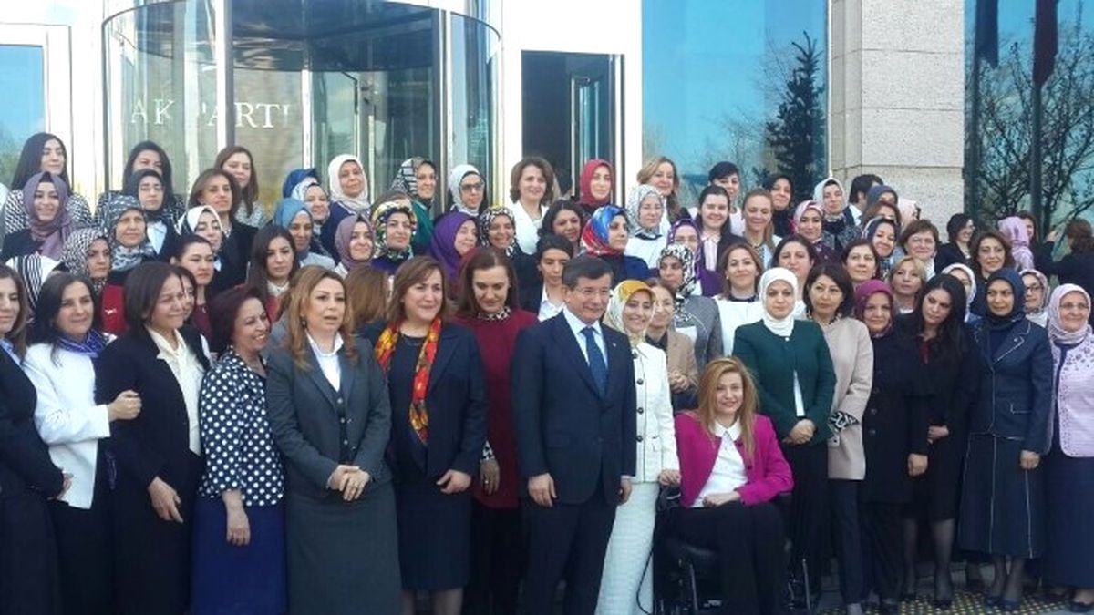 Trabzon\'un Kadın Milletvekili Adayı Ayşe Sula Köseoğlu Başbakan Ahmet Davutoğlu ve Eşi Sare...
