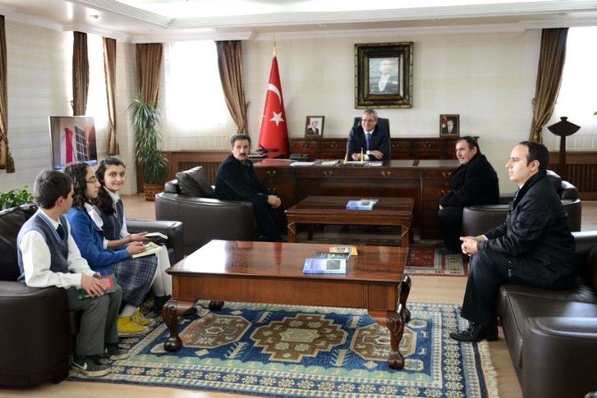 Vali Deniz, Satranç Takımını Kabul Etti