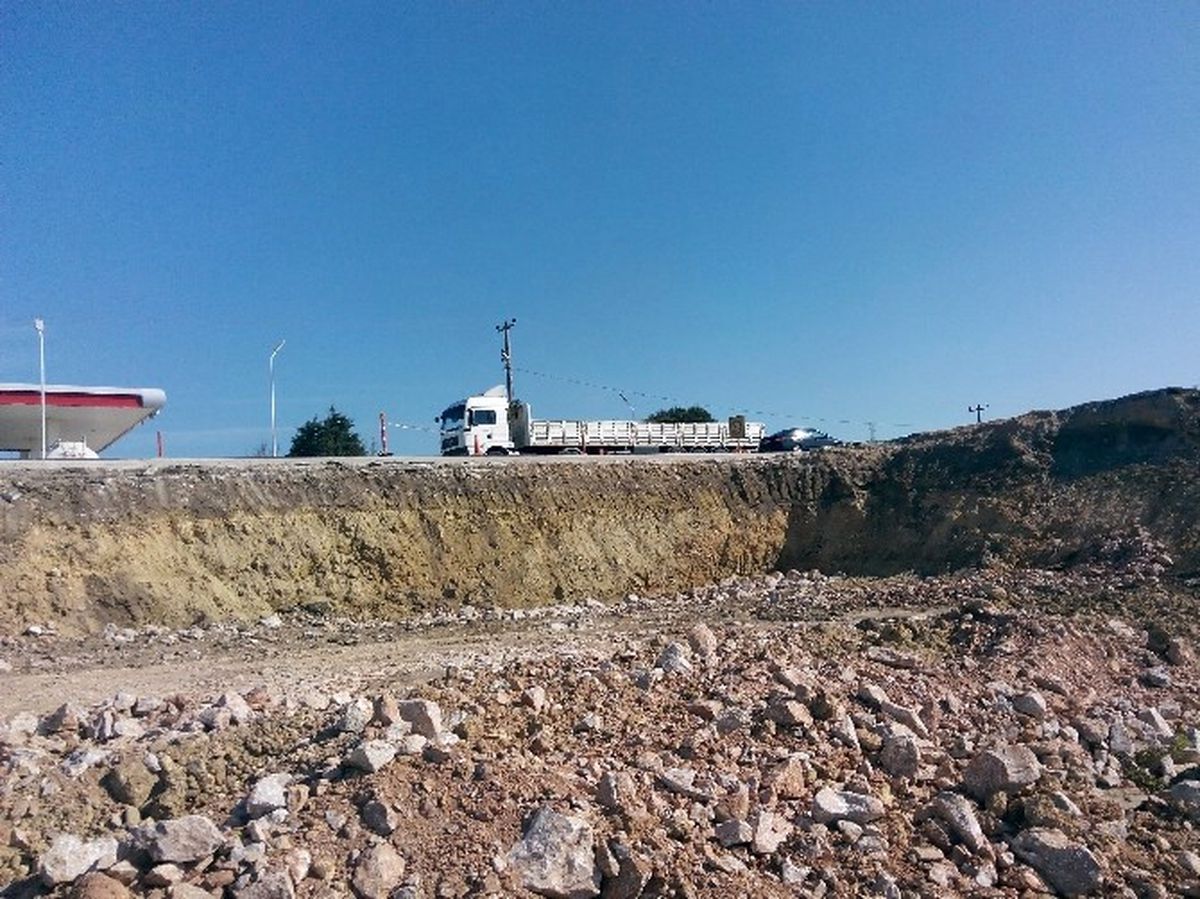 Yer Altı Suları Kara Yolunu Çökertti