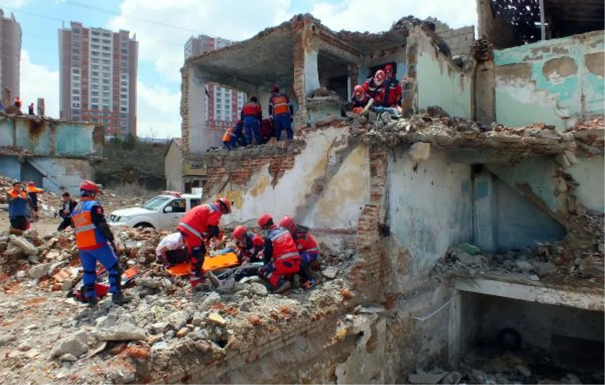 Yozgat\'taki Deprem Tatbikatına 7 İlden Kurtarma Ekibi Katıldı