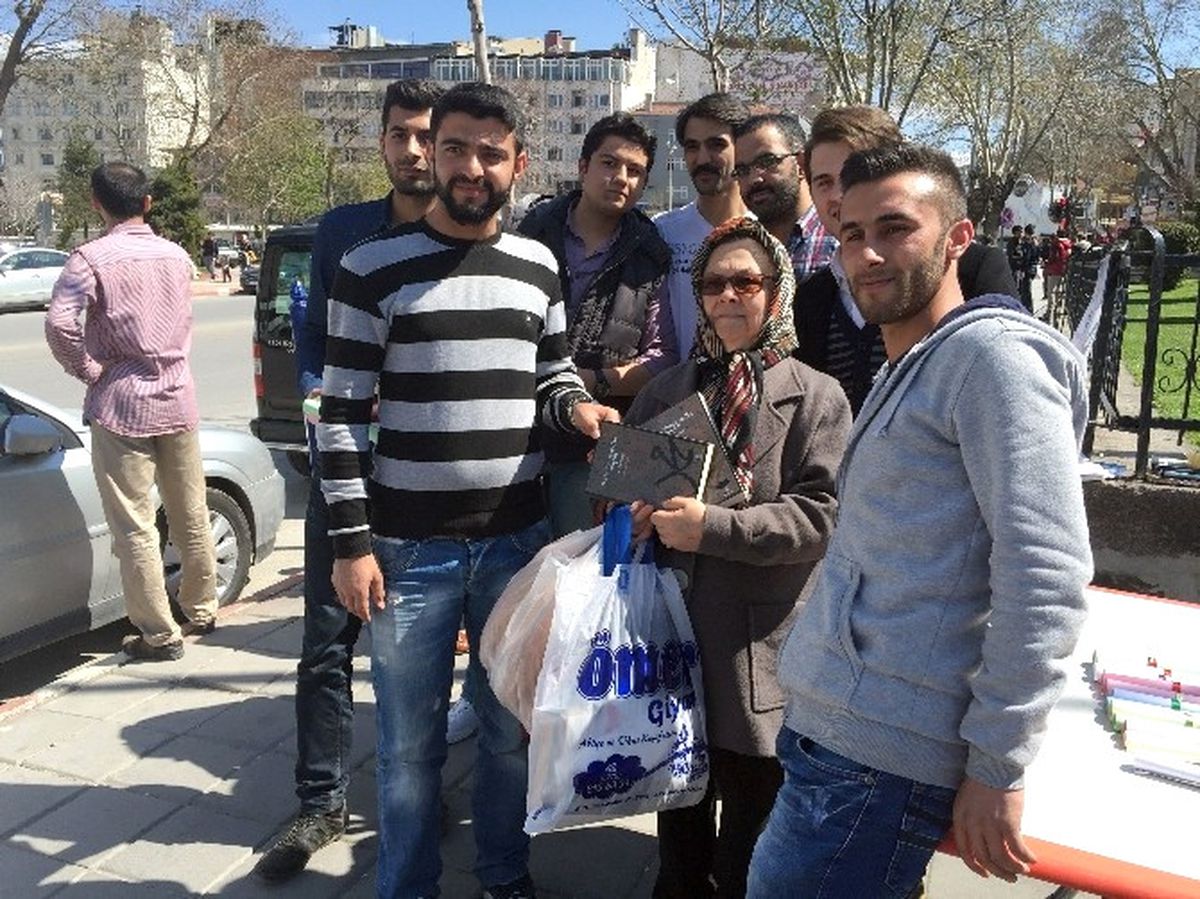 Afyonkarahisar\'lı Gençlerden Kutlu Doğum Etkinliği