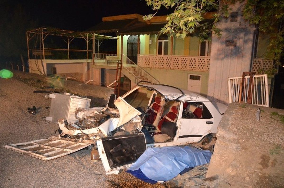 Alkollü Sürücü Cami Duvarına Çarptı: 1 Ölü, 3 Yaralı