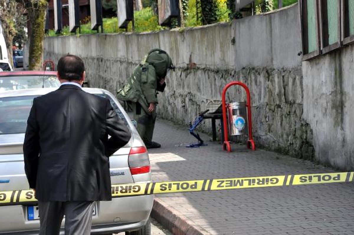 Banktaki Çanta Bomba Şüphesiyle Patlatıldı