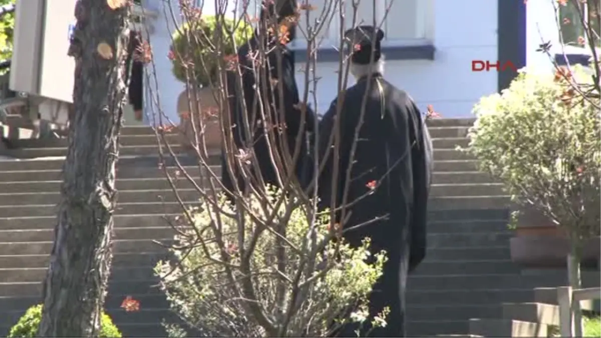 Başbakan Davutoğlu, Özal\'ın Mezarını Ziyaret Etti