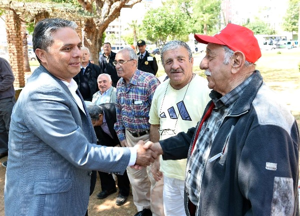Başkan Uysal\'a Nazar Boncuğu