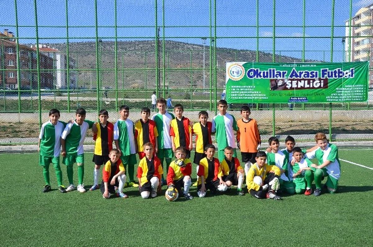 Bozüyük Belediyesi Okullar Arası Futbol Şenliği Başladı
