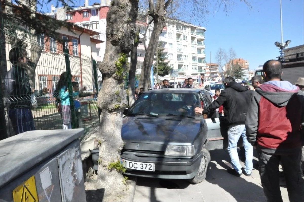 Bozüyük\'te Aracı ile Seyir Halindeki Sürücüye Felç İndi