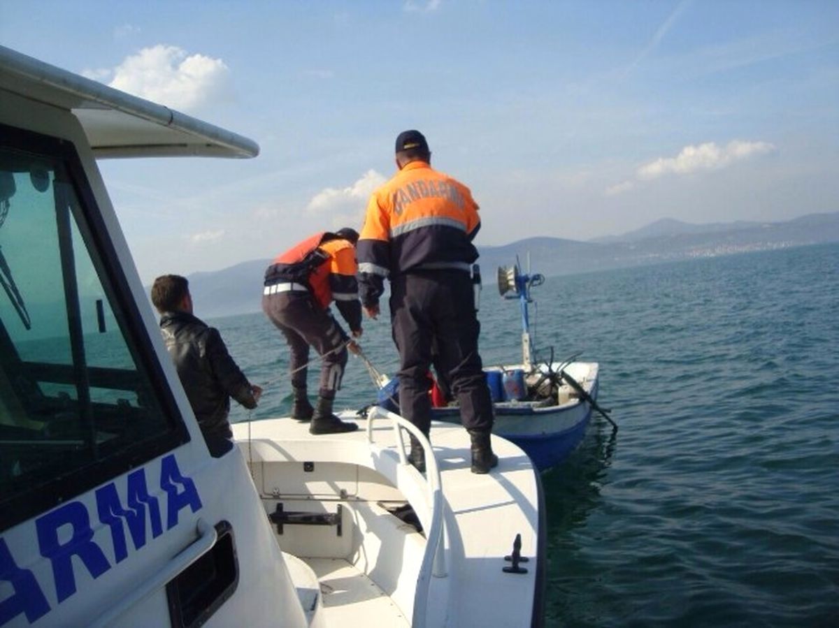 Bursa\'da 2 Kişi Gölde Mahsur Kaldı
