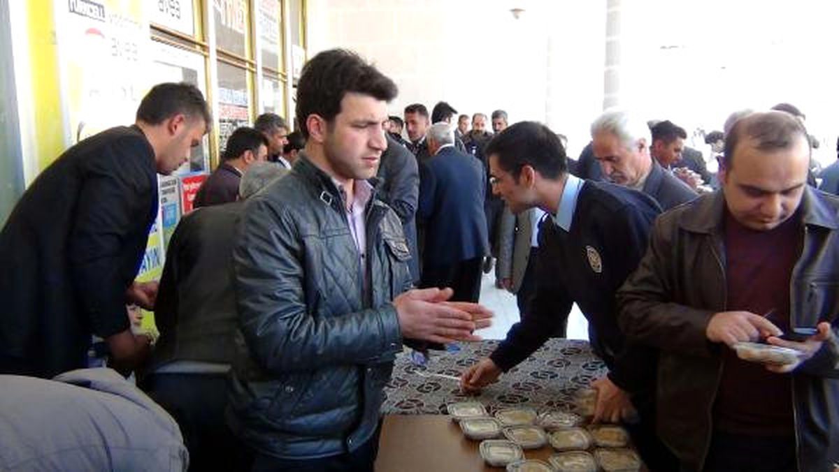 Çelikhan\'da 1600 Kişiye Cuma Çıkışı Helva Dağıtıldı