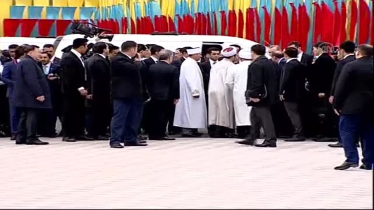 Erdoğan ve Nazarbayev, Hoca Ahmet Yesevi Camisi ve Külliyesi\'nin Açılışını Gerçekleştirdi