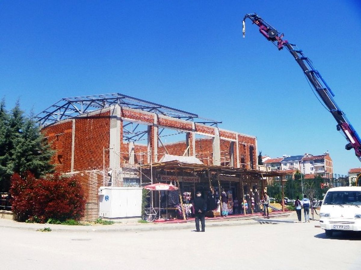 Ertuğrulgazi Mahalle Konağının İkinci Katında İnşaat Çalışmaları Devam Ediyor