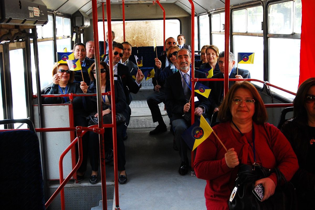 GKV Durağında Gkv\'li Eski Mezunlar Buluştu