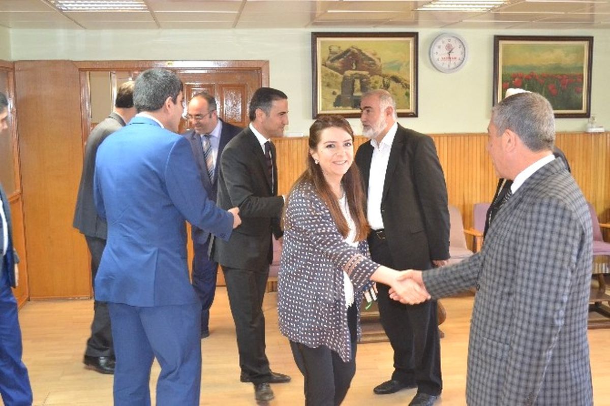 Hdp'li Adaylardan Belediyeye Ziyaret