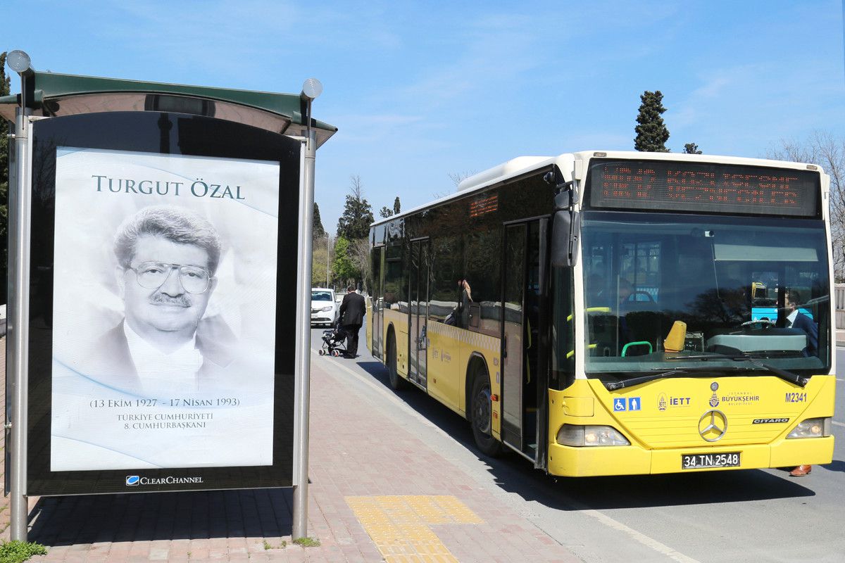 İETT, Turgut Özal\'ı Özel Durakları İle Anıyor