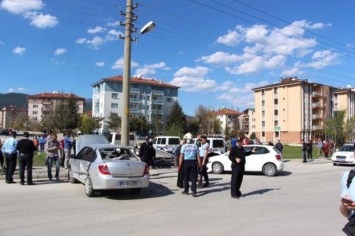 Kaldırımda Yürürken Otomobilin Çarptığı Genç Öldü