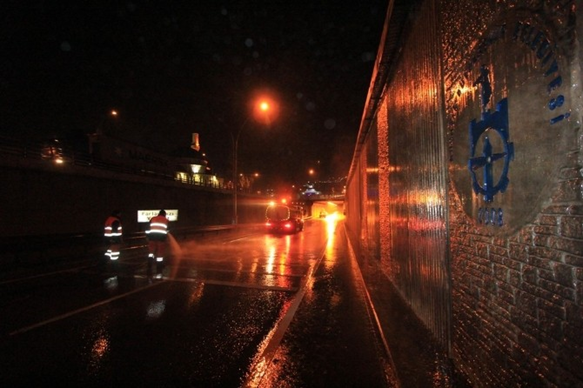 Kocaeli\'de Yol ve Tünellere Bahar Temizliği Yapıldı