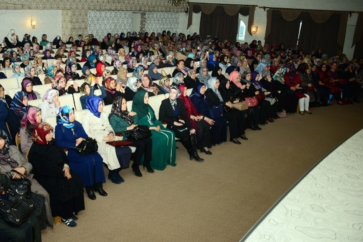 Komek\'te Kutlu Doğum Coşkusu