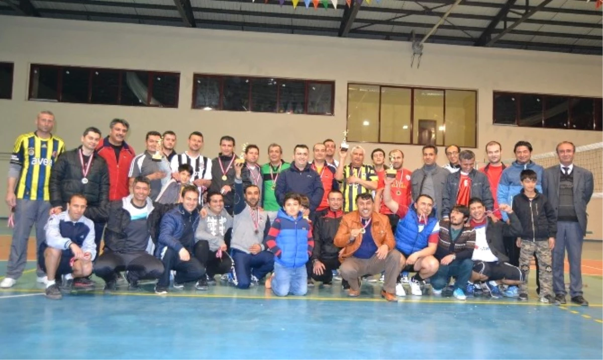 Kulu\'da Voleybol Turnuvası