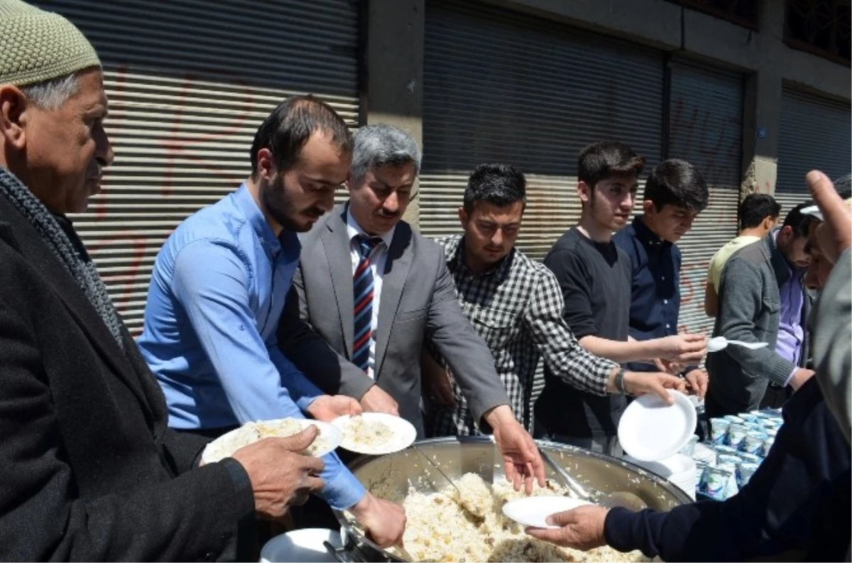 Kutlu Doğum Pilavına Vatandaşlar Akın Etti