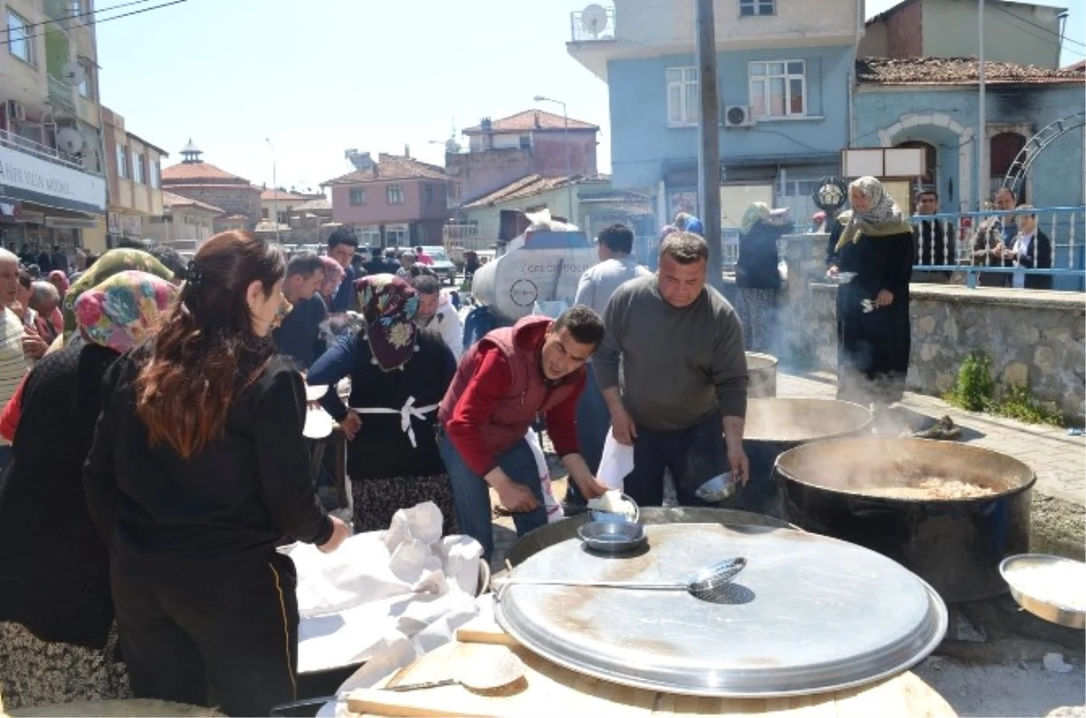 Kutlu Doğum Yemeğine Yoğun İlgi