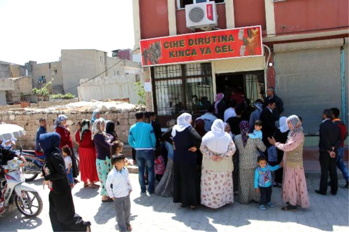 Nusaybin\'de Polis, Yöresel Kıyafet Atölyesini Bastı