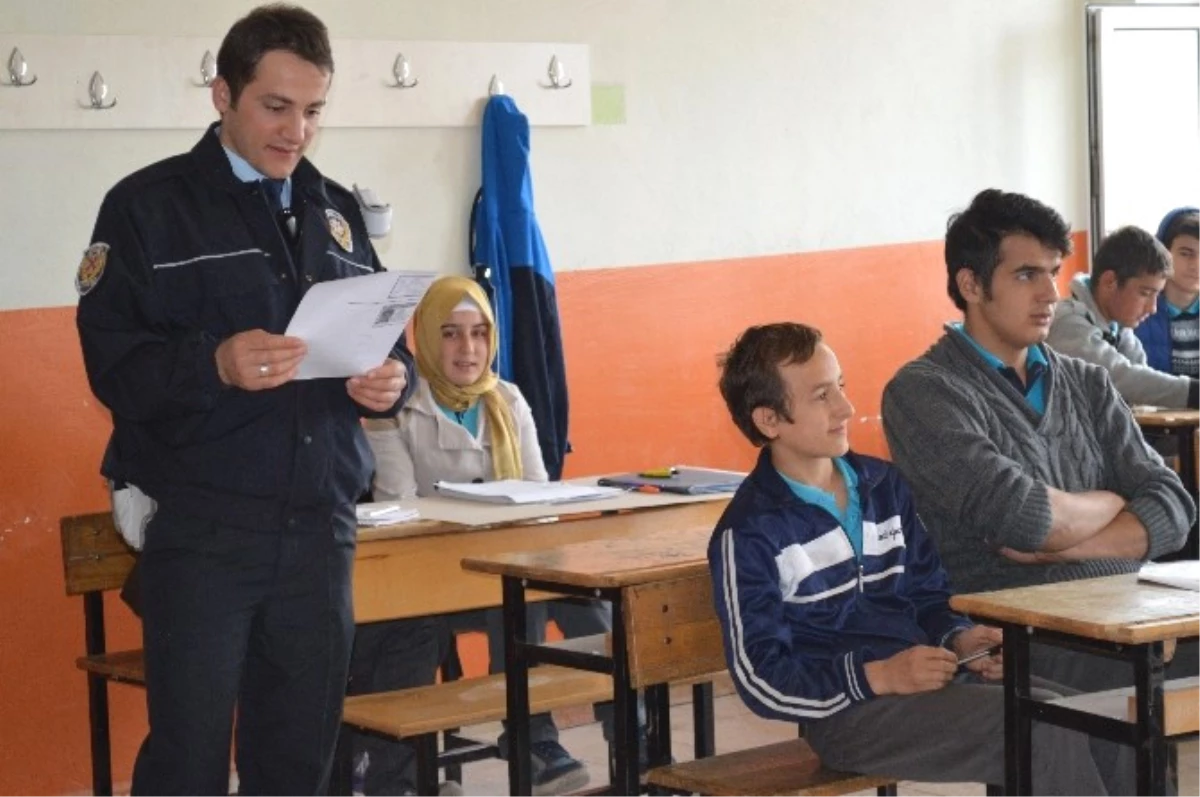 Osmaneli\'de Öğrencilere Motosiklet ve Kask Eğitimi Verildi