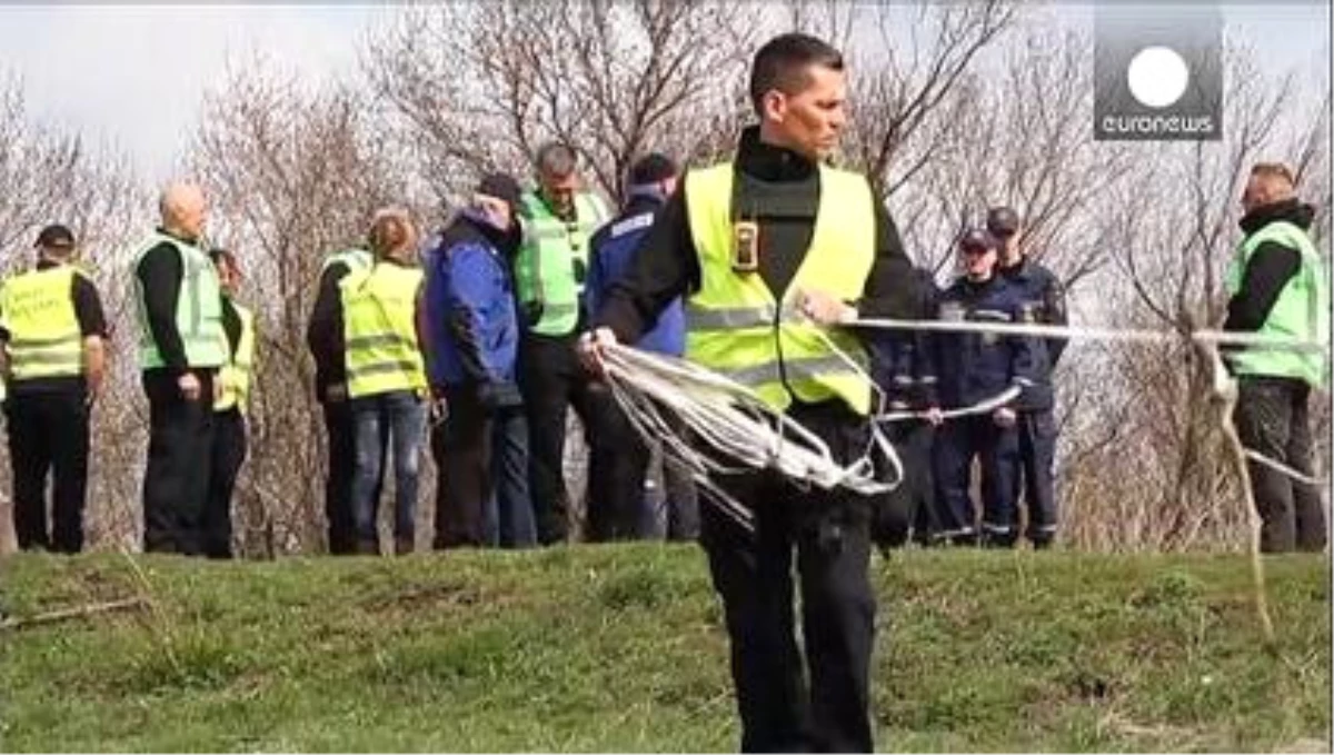 Soruşturma Ekibi Mh17 Uçağının Enkaz Alanını Taramaya Başladı