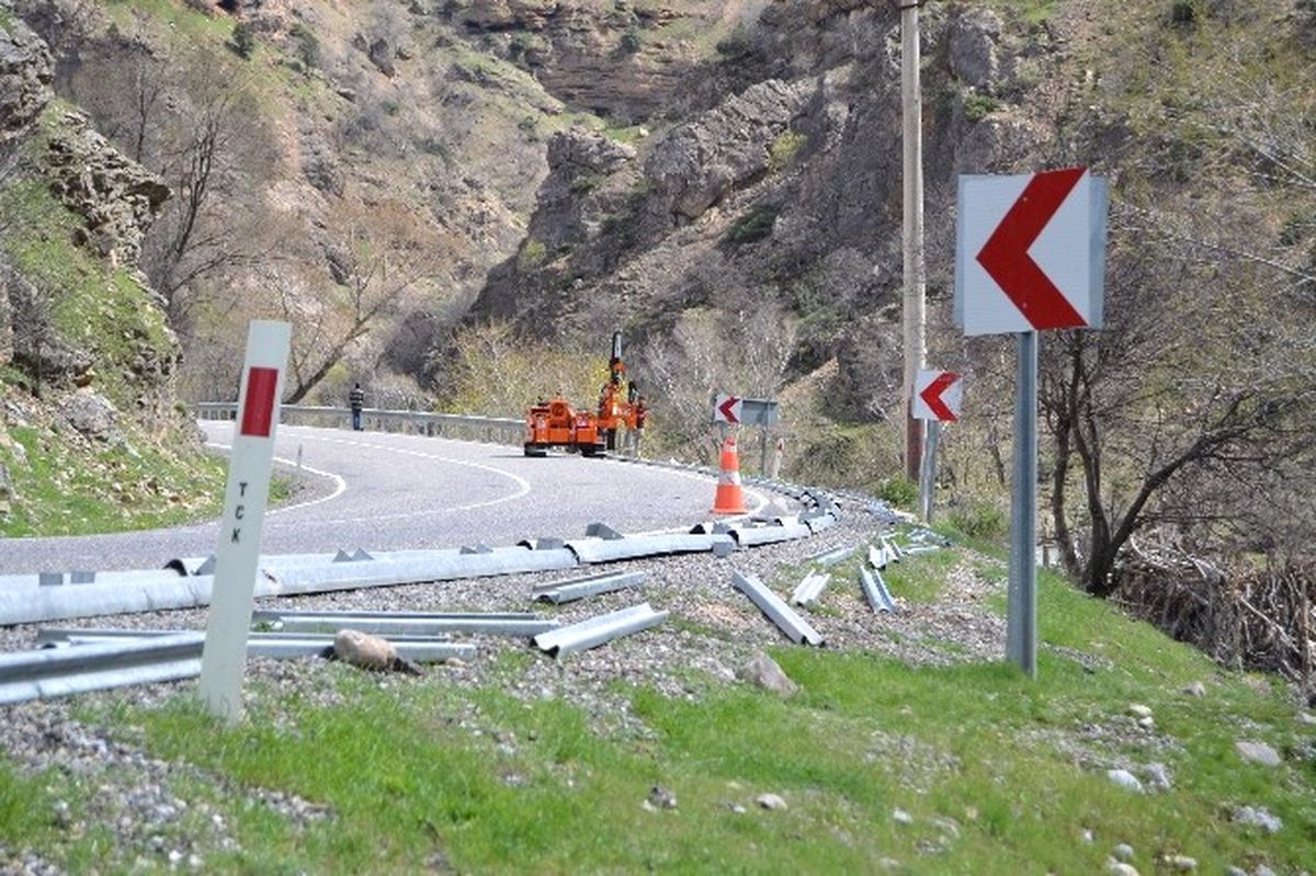 Tunceli-erzincan Karayolunda Bariyer Çalışması