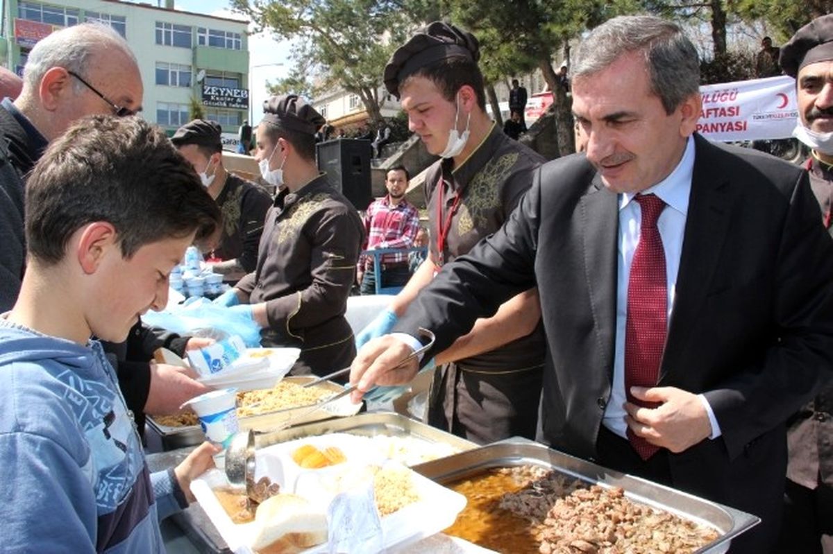 Yozgat\'ta Kutlu Doğum Aşı\'na Vatandaşların Yoğun İlgi Gösterdi