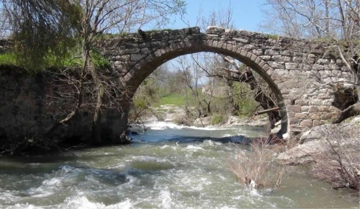 600 Yıllık Tarihi Taş Köprü Yıllara Meydan Okuyor