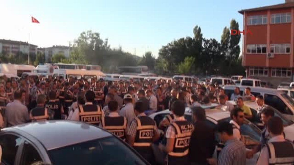 Aksaray\'da Özel Harekat Timleri ve Helikopter Destekli Uyuşturucu Operasyonu