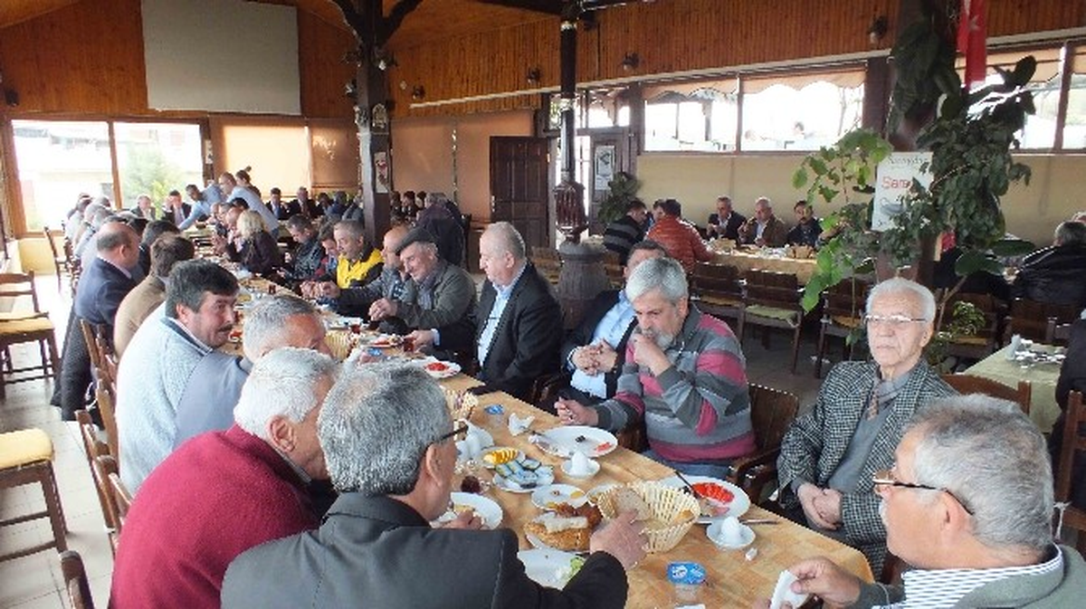 CHP\'li Adaylar, Muhtarlar ve Oda Yöneticileri ile Bir Araya Geldi