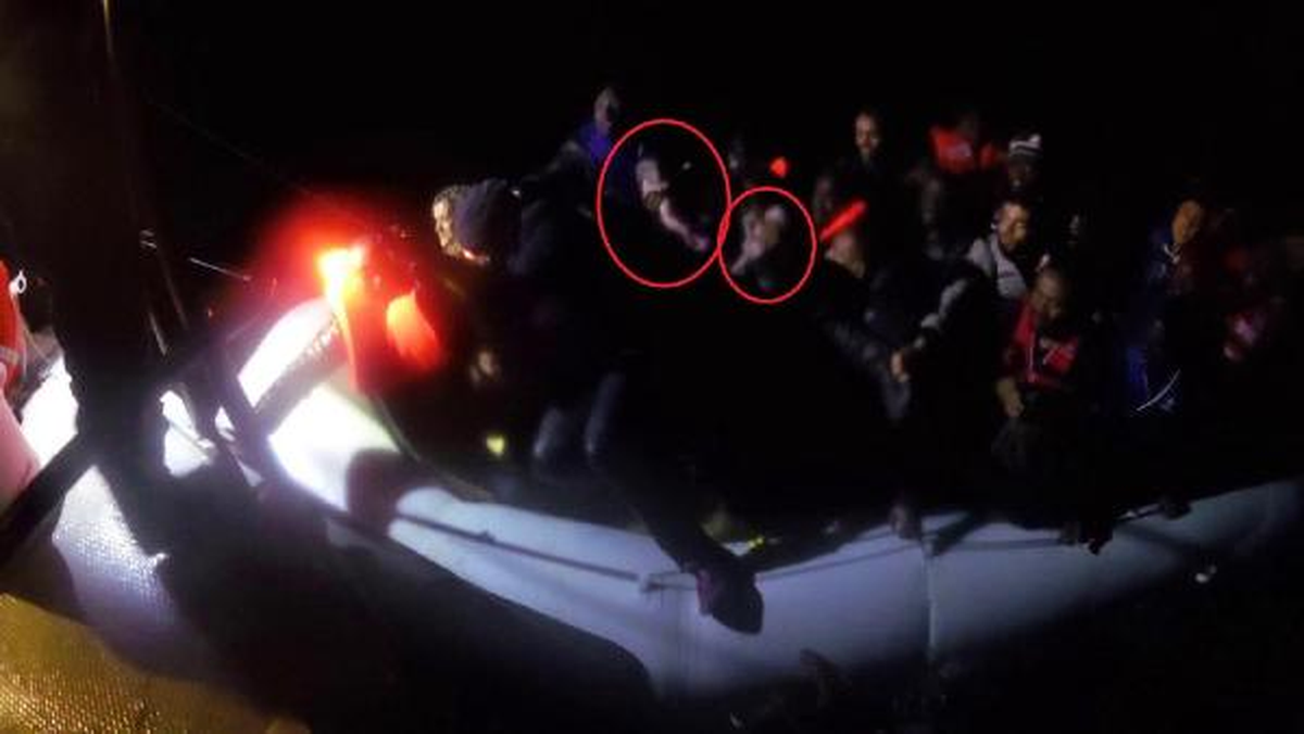 Denizin Ortasında İkiz Bebek Dünyaya Getirdi