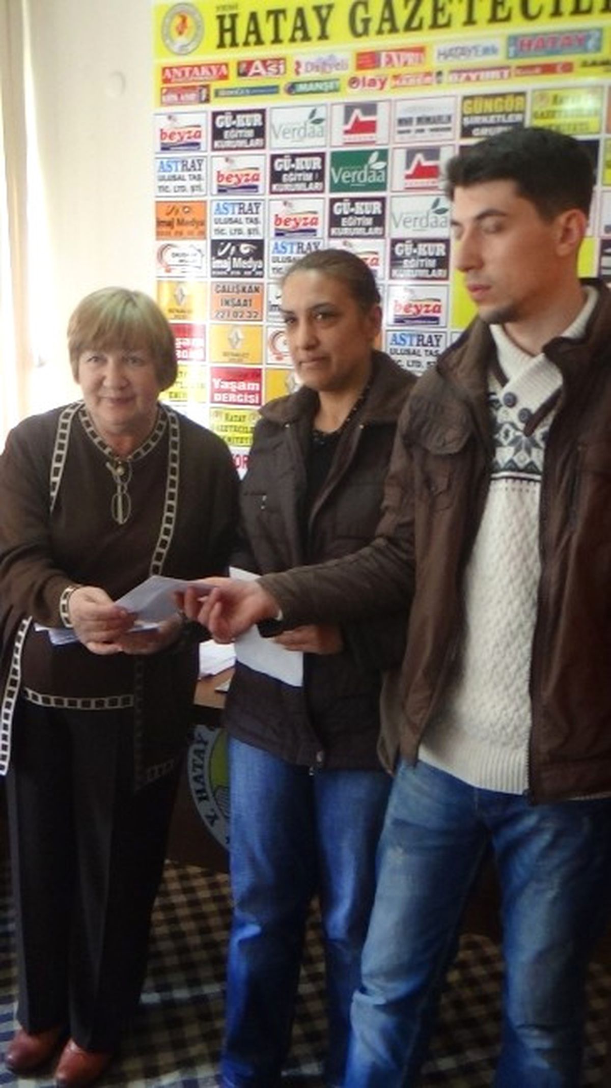 Hatay Toplum Gönüllüleri 16 Yetim Çocuğa Maddi Yardımda Bulundu