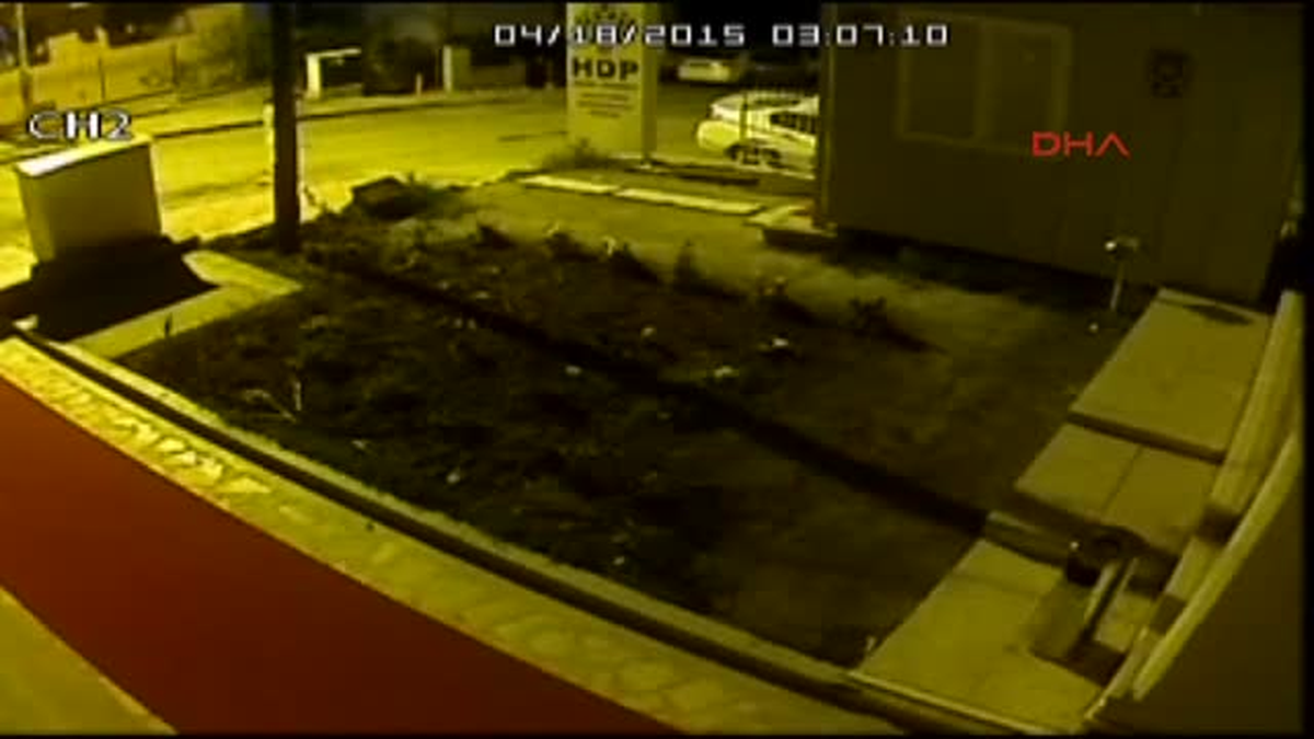 Hdp Genel Merkezi\'ne Silahlı Saldırı Anı Güvenlik Kamerasında