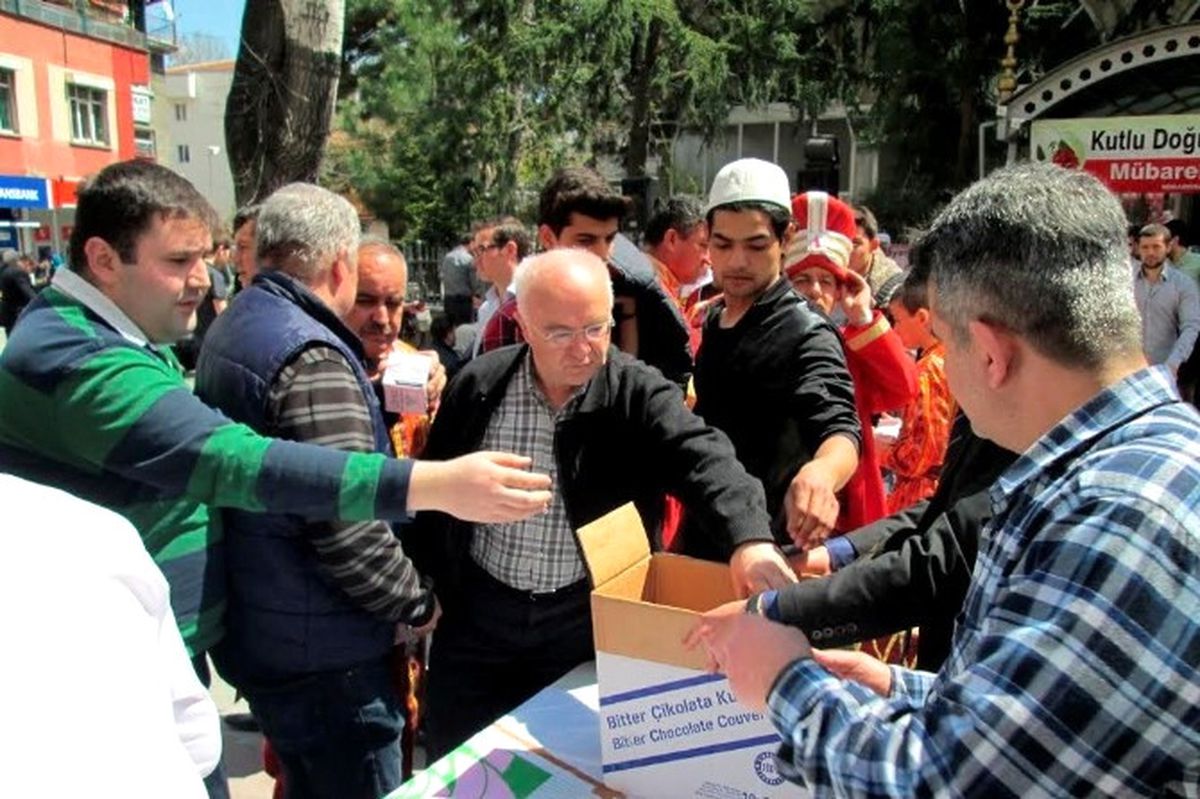 Isparta Belediyesi Kandil Simidi Dağıttı
