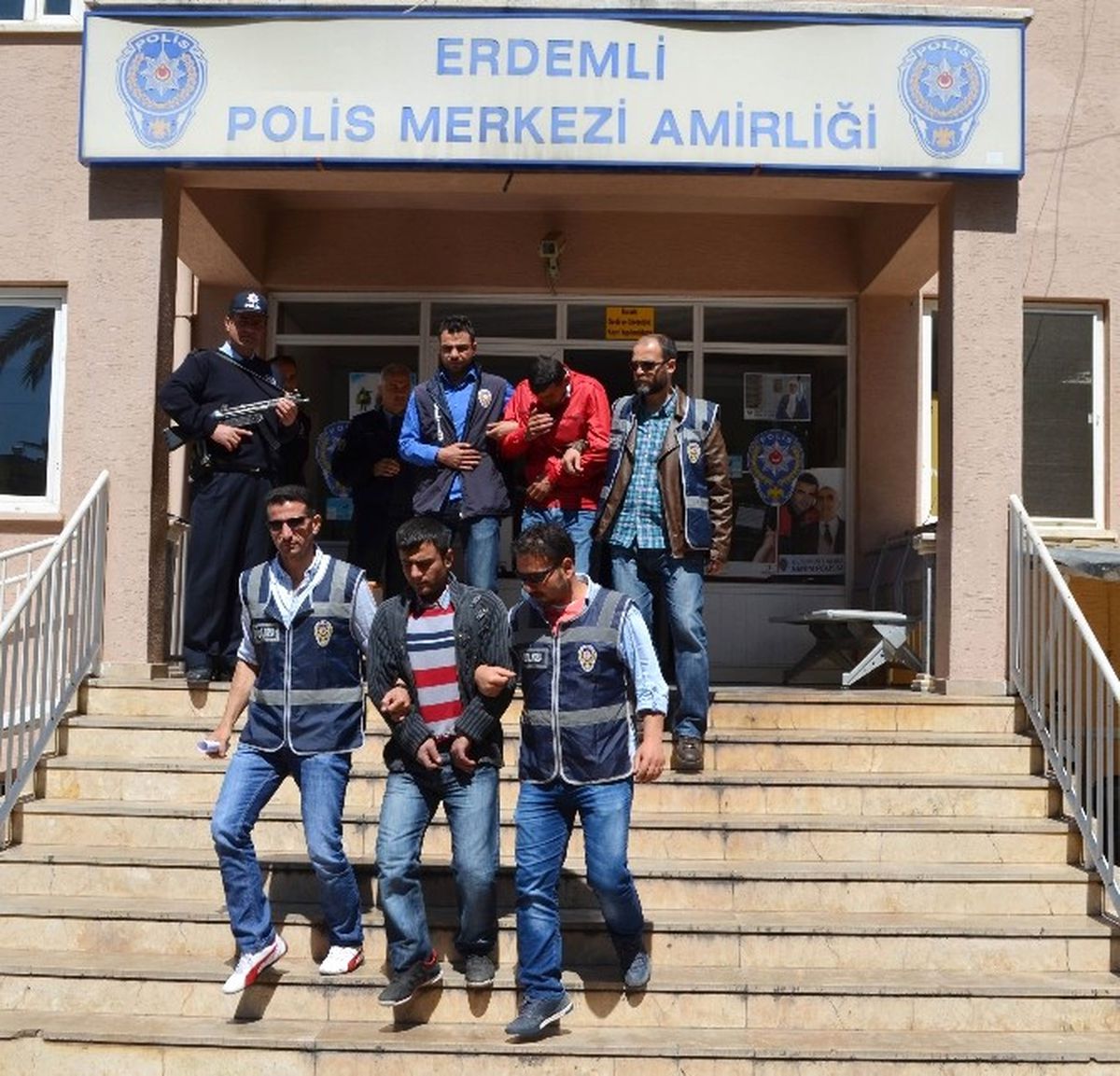 Kiraladıkları Otoları Satmaya Çalışırken Yakalandılar