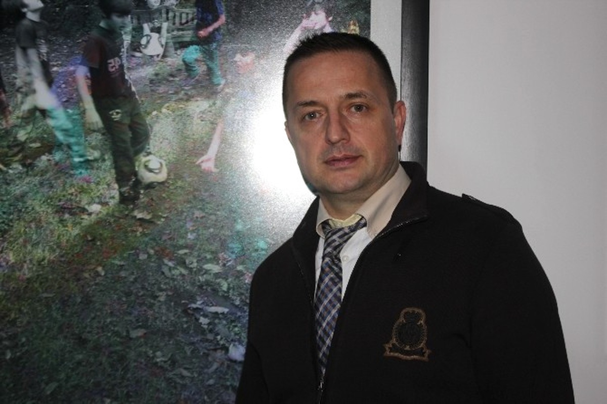 Oğlunun Fotoğraflarıyla Otizme Dikkat Çekiyor
