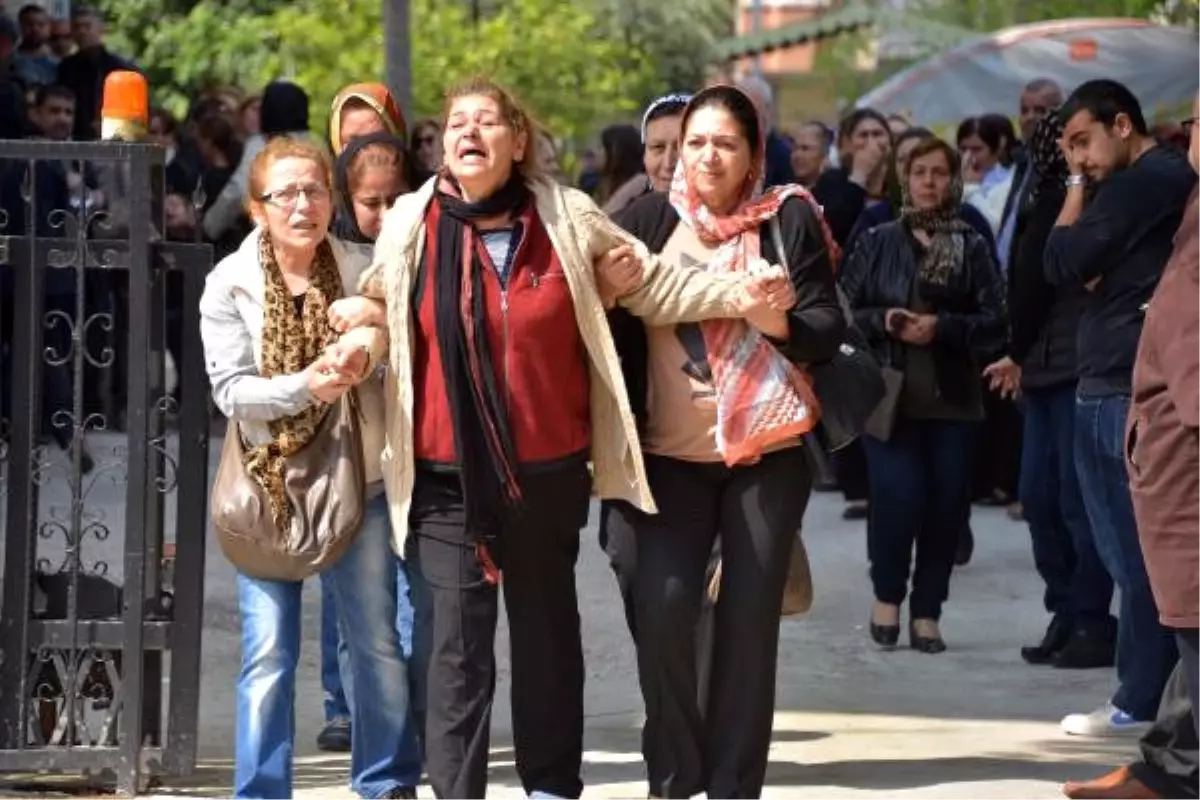 Samsun\'da Kazada Ölen Üniversiteli Alper Ballı, Adana\'da Toprağa Verildi