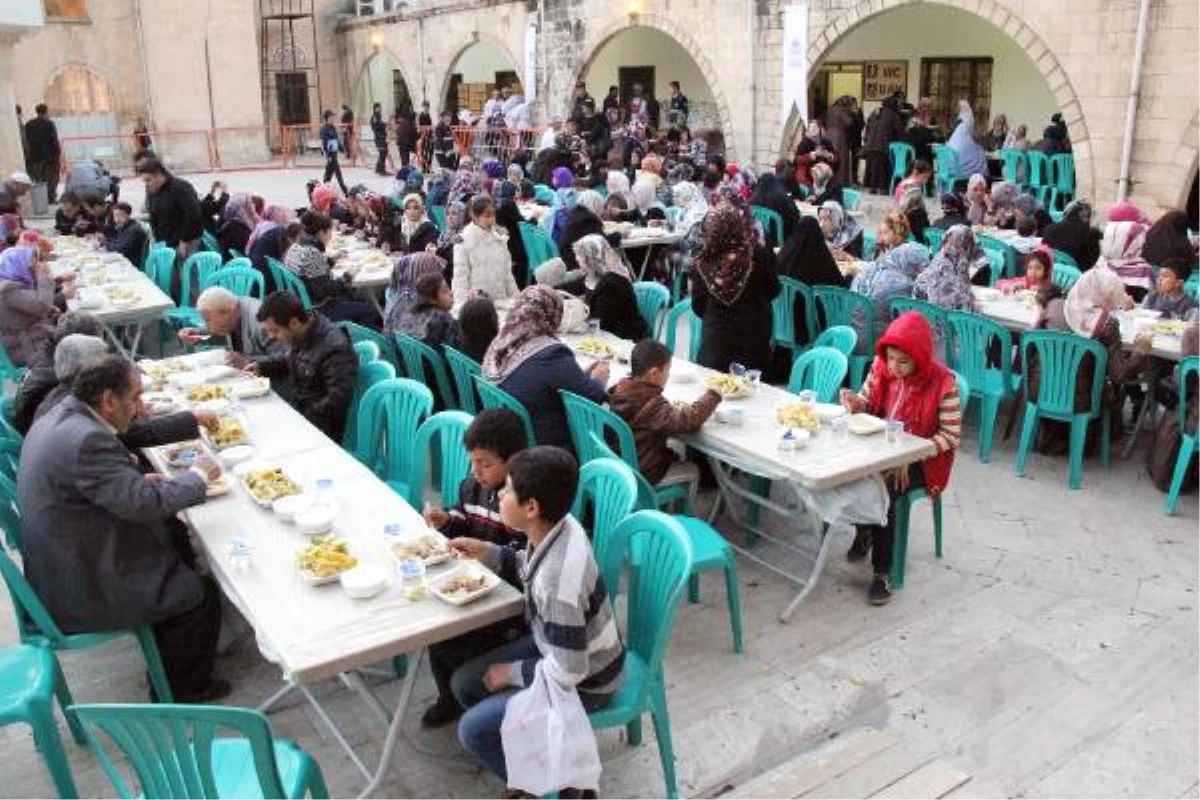 Şanlıurfa\'da 100 Bin Kişiye Tirit Ziyafeti