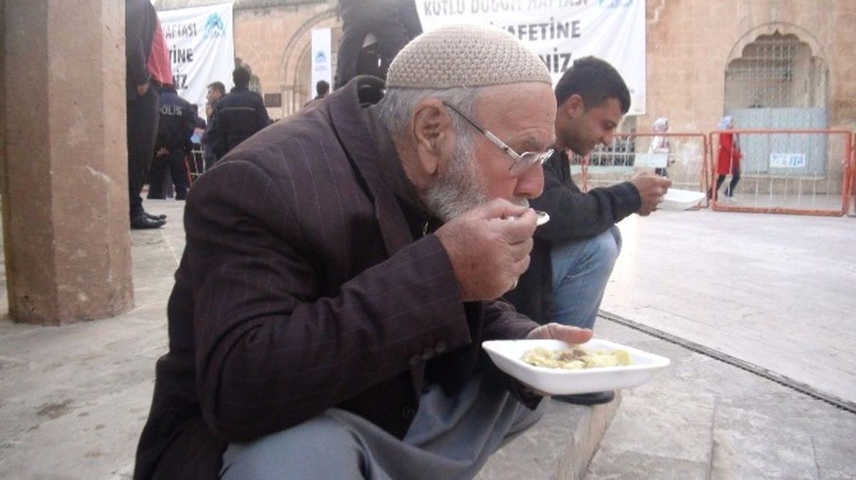 Şanlıurfa\'da 25 Bin Kişiye Tirit Ziyafeti