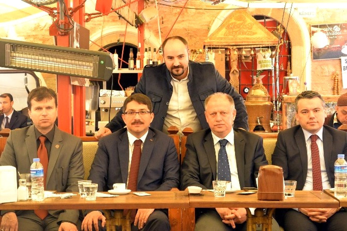 Şehzadeler Belediyesi 1\'inci Yılını Kutladı