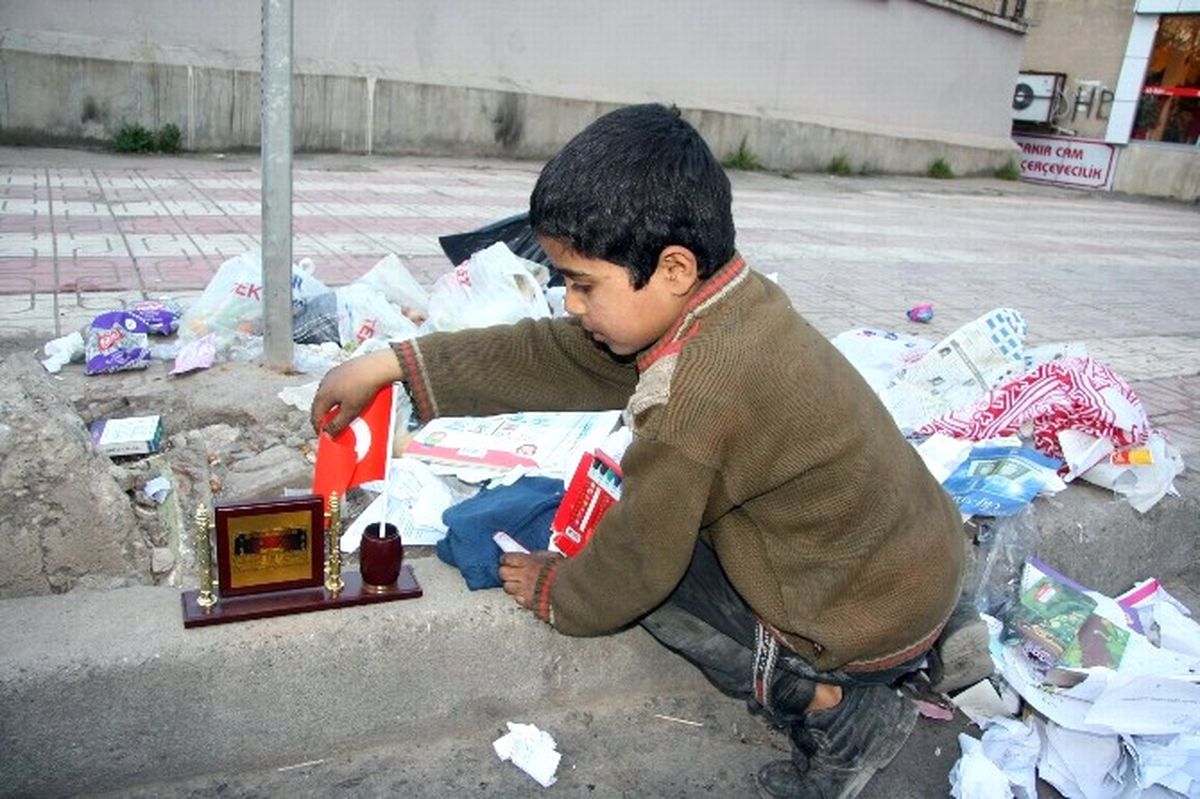 Suriyeli Çocuğun Türk Bayrağı Aşkı