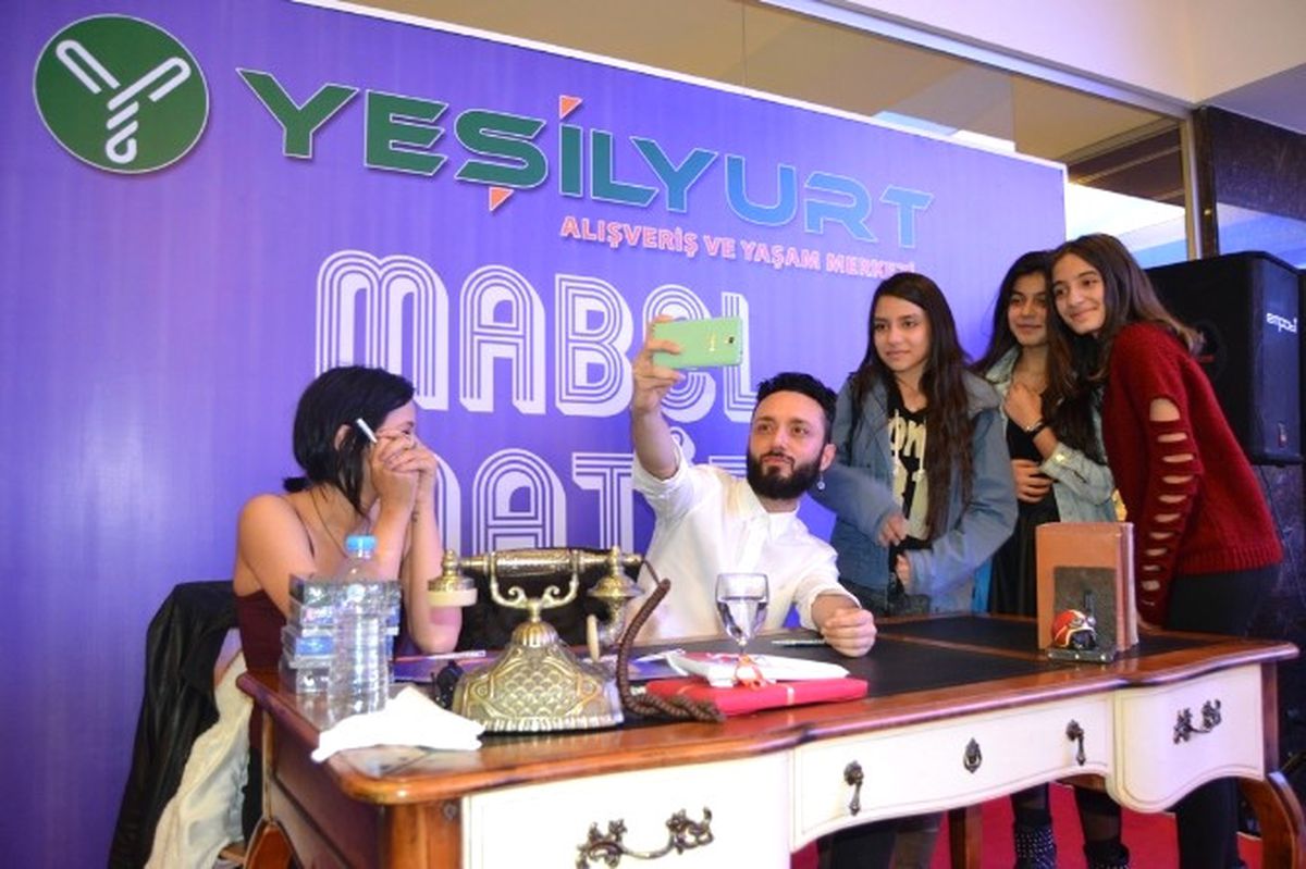 Yeşilyurt Avm\'de Mabel Matiz İmza Günü