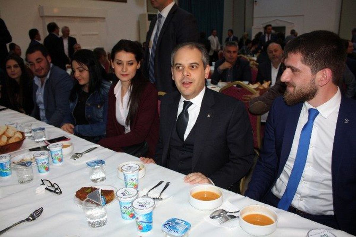 AK Parti\'den Birlik ve Beraberlik Yemeği