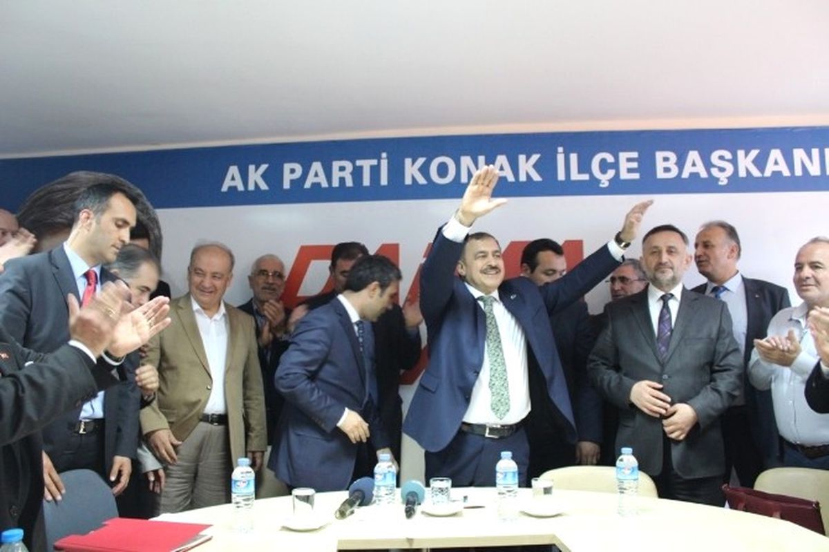 Bakan Eroğlu, Sünnet Olacak Çocukların Kıyafetleri İçin Ölçülerini Aldı