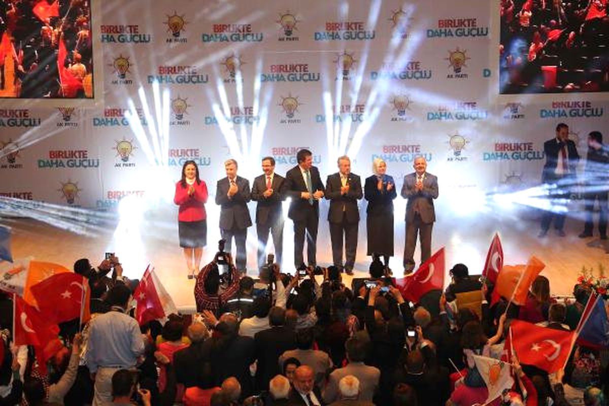 Bakan Zeybekci\'den \'Doğuda Silah Zoruyla Oy İstiyorlar\' İddiası